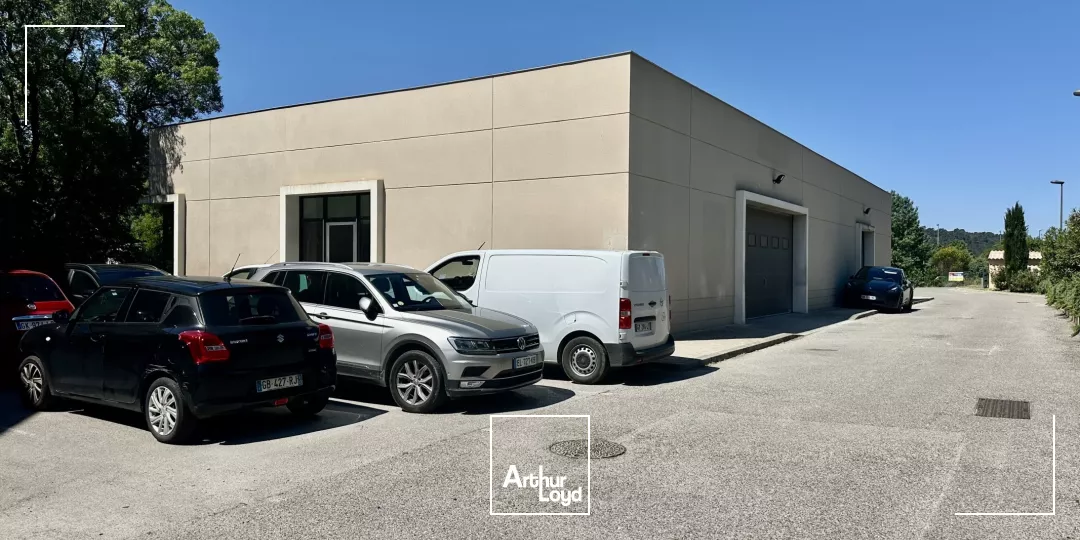 En EXCLUSIVITE - Local d'activités à LOUER sur CHATEAUNEUF LE ROUGE