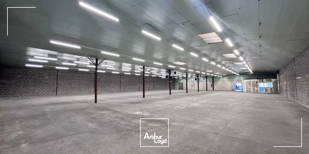 LONS LE SAUNIER - BATIMENT INDUSTRIEL A LOUER - VENTE POSSIBLE