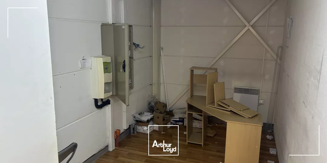 À LOUER - Local commercial 609 m² au coeur d'une zone d'activité dynamique à Flixecourt