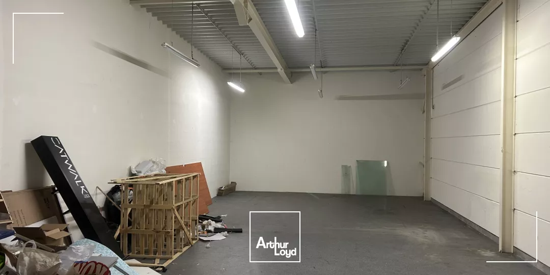 À LOUER - Local commercial 609 m² au coeur d'une zone d'activité dynamique à Flixecourt