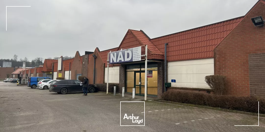 À LOUER - Local commercial 609 m² au coeur d'une zone d'activité dynamique à Flixecourt