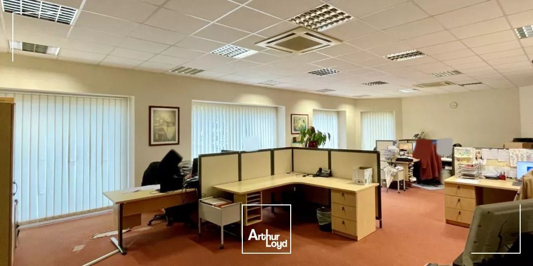 À VENDRE - BUREAUX EN PIED D'IMMEUBLE AU COEUR DU CENTRE-VILLE DE BOULOGNE-SUR-MER