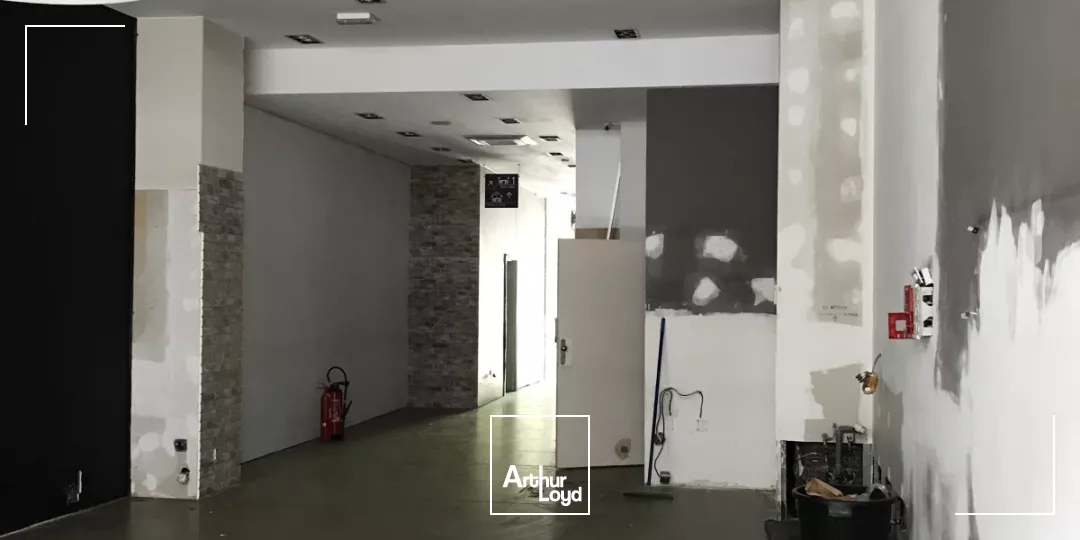  A LOUER GRAND LOCAL COMMERCIAL DE CENTRE-VILLE- OK EXTRACTION 