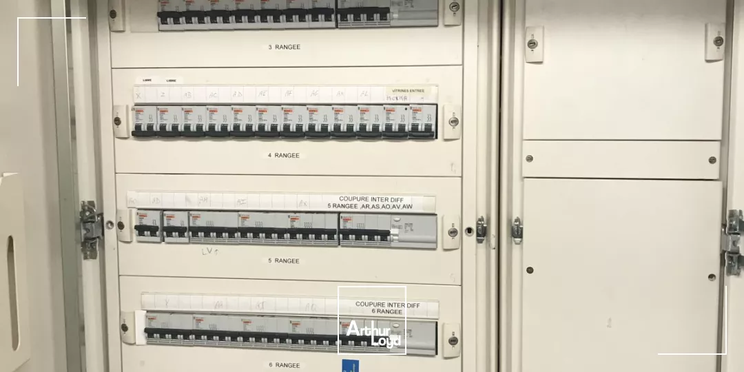  A LOUER GRAND LOCAL COMMERCIAL DE CENTRE-VILLE- OK EXTRACTION 