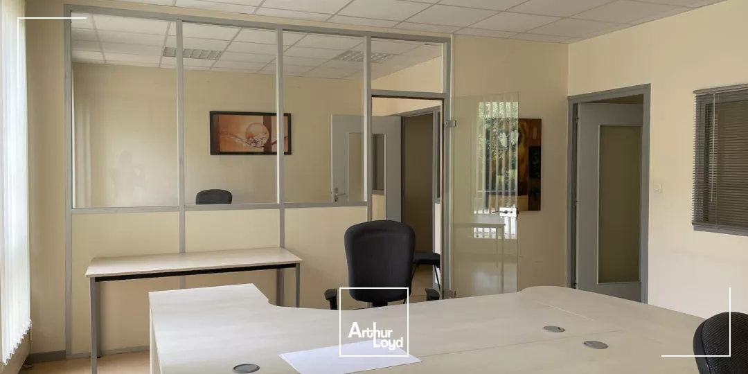 À LOUER - PLATEAUX DE BUREAUX AU COUR D'UNE ZONE INDUSTRIELLE DYNAMIQUE - DUNKERQUE