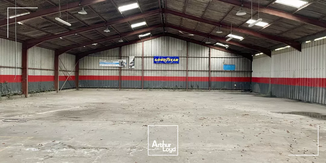 À LOUER OU À VENDRE - ENSEMBLE IMMOBILIER POLYVALENT AU COUR DE LA COMMUNE D'ESTAIRES 