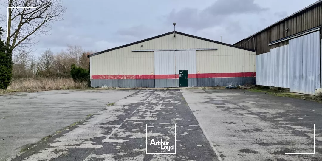 À LOUER OU À VENDRE - ENSEMBLE IMMOBILIER POLYVALENT AU COUR DE LA COMMUNE D'ESTAIRES 