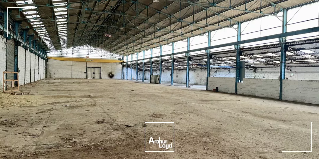 À LOUER OU À VENDRE - ENSEMBLE IMMOBILIER POLYVALENT AU COUR DE LA COMMUNE D'ESTAIRES 