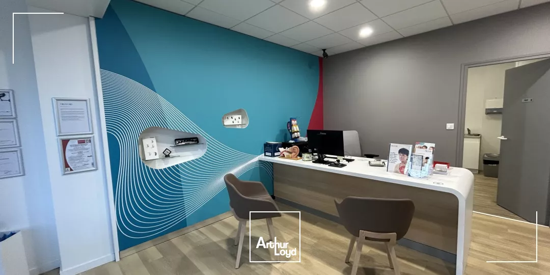 A VENDRE - LOCAL COMMERCIAL - BUREAUX - 71 M2 - GARAGE - BUREAUX - ST NAZAIRE - CENTRE-VILLE