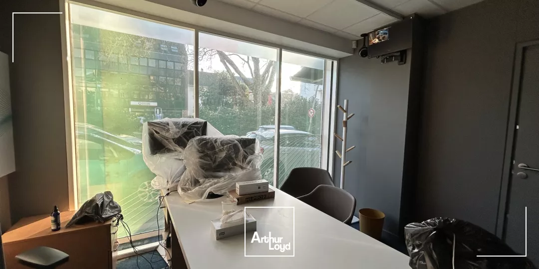 A VENDRE - LOCAL COMMERCIAL - BUREAUX - 71 M2 - GARAGE - BUREAUX - ST NAZAIRE - CENTRE-VILLE