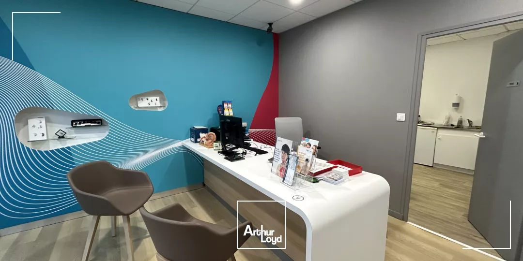 A VENDRE - LOCAL COMMERCIAL - BUREAUX - 71 M2 - GARAGE - BUREAUX - ST NAZAIRE - CENTRE-VILLE