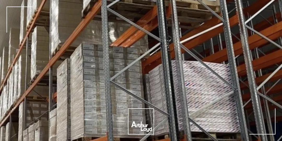 Locaux d'activités à louer - 1600 m2 - Axe direct autoroute