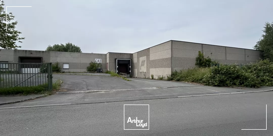 À LOUER - Local d'activité 2 000 m² avec quai et accès plain-pied - Axe stratégique métropole lilloise / Belgique