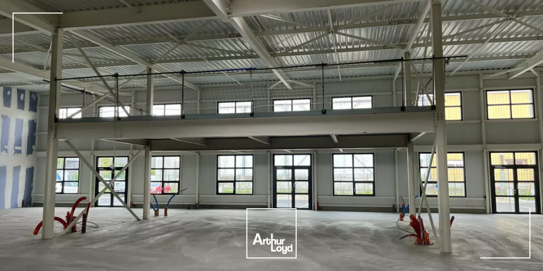 LOCAL D'ACTIVITE - ENTREPOT à LOUER de 516 m²