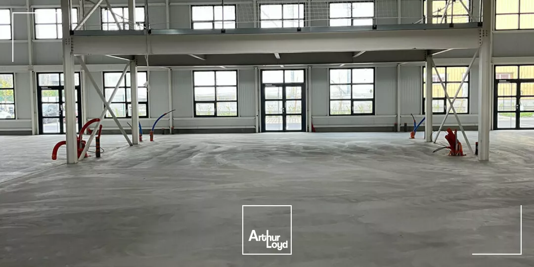 LOCAL D'ACTIVITE - ENTREPOT à LOUER de 516 m²
