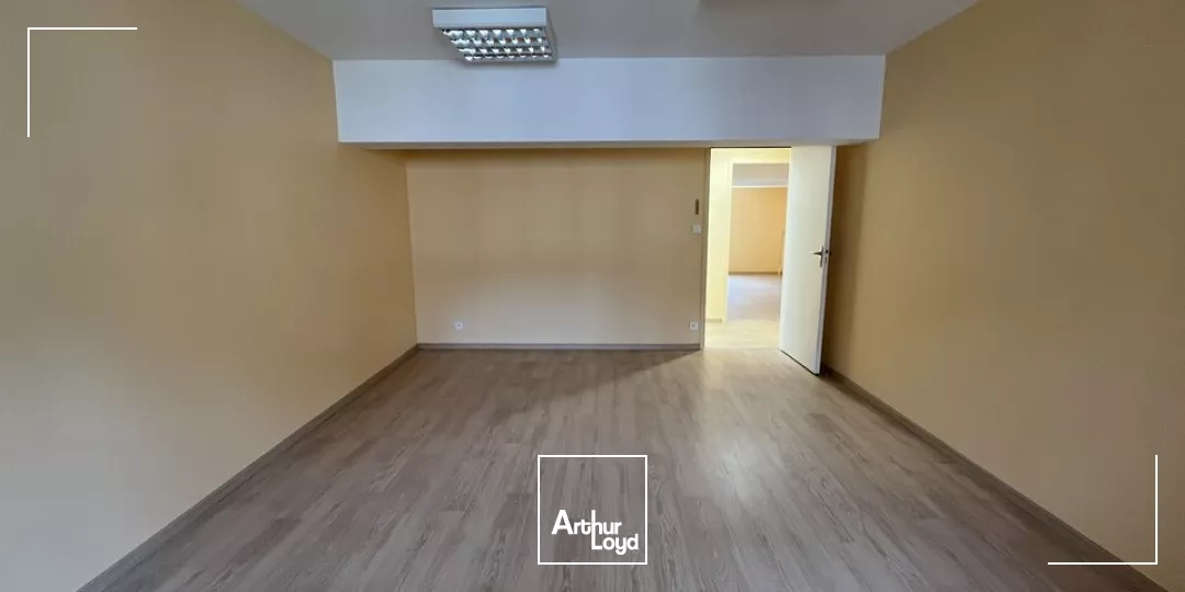 OPPORTUNITE LOCAL D'ENVIRON 234m2 SECTEUR RUE DE LA GARE DE NIORT AVEC VISIBILITE PROCHE A PIEDS PLACE DE LA BRECHE