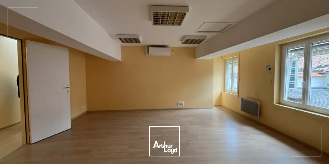 OPPORTUNITE LOCAL D'ENVIRON 234m2 SECTEUR RUE DE LA GARE DE NIORT AVEC VISIBILITE PROCHE A PIEDS PLACE DE LA BRECHE