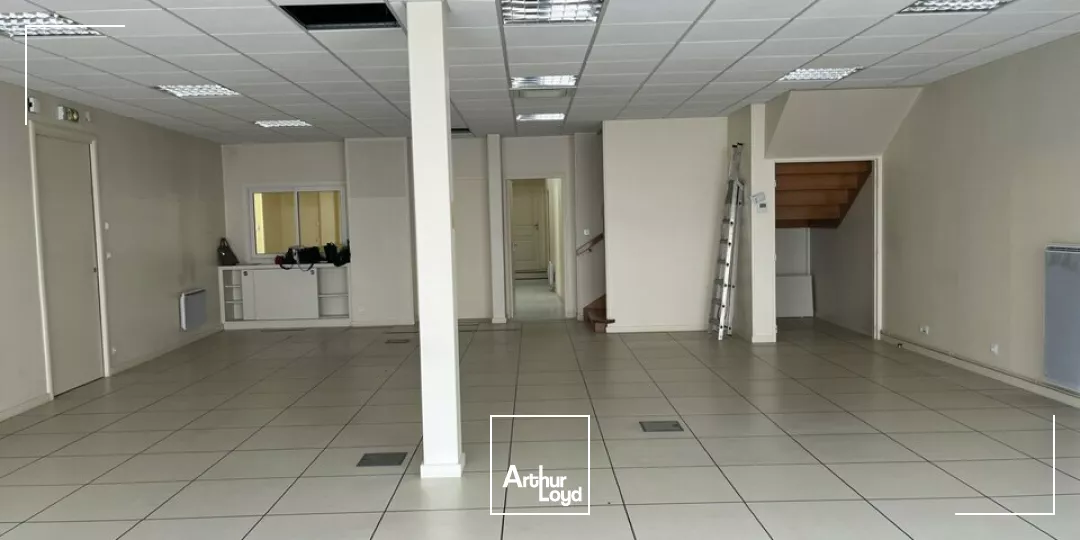 OPPORTUNITE LOCAL D'ENVIRON 234m2 SECTEUR RUE DE LA GARE DE NIORT AVEC VISIBILITE PROCHE A PIEDS PLACE DE LA BRECHE