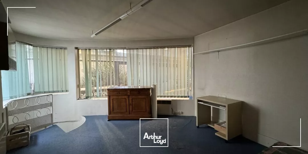 TOURS HYPERCENTRE COMMERCE A LOUER 57 M² GALERIE DU GRAND PASSAGE