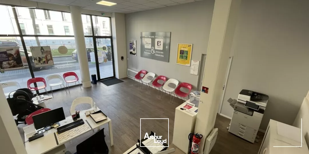 A LOUER  LE HAVRE HÔTEL DE VILLE - 117 M2