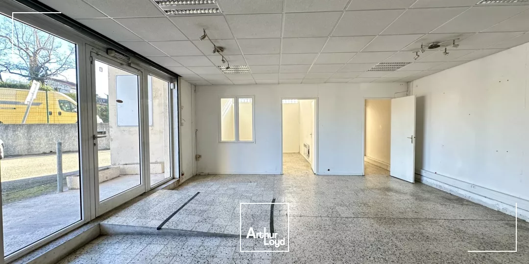 Plusieurs surfaces de bureaux Venelles