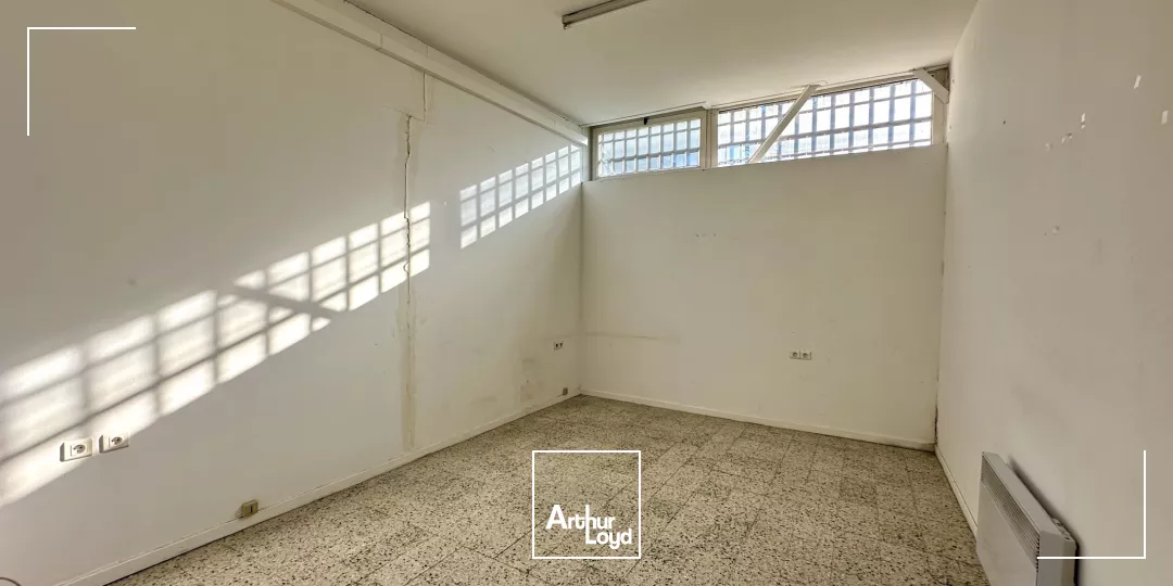 Plusieurs surfaces de bureaux Venelles