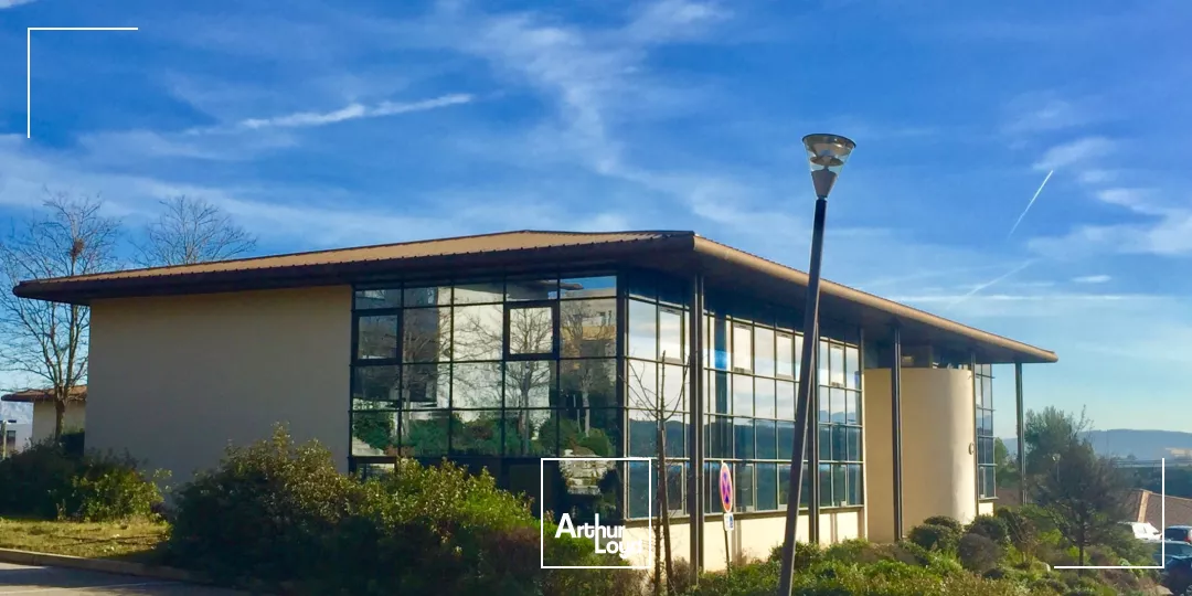 BAISSE DE PRIX ! Bureaux à louer avec un bel environnement naturel à Aix-en-Provence