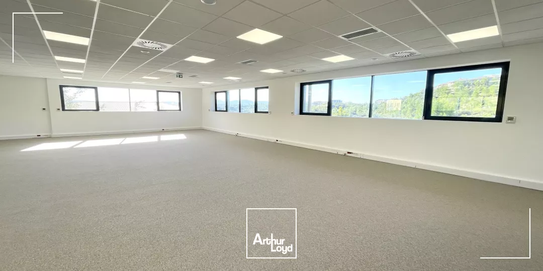 BAISSE DE PRIX ! Bureaux à louer avec un bel environnement naturel à Aix-en-Provence