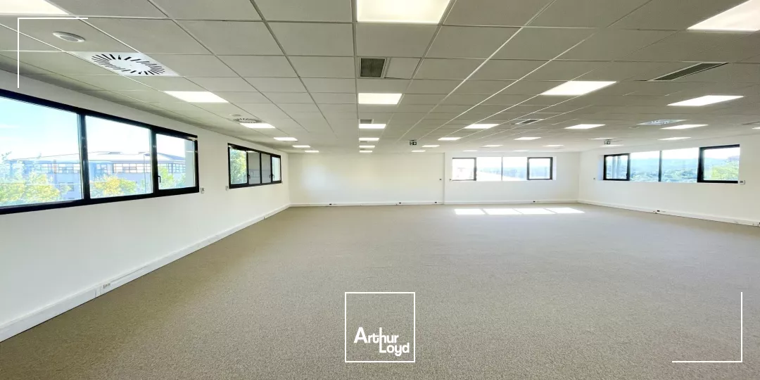 BAISSE DE PRIX ! Bureaux à louer avec un bel environnement naturel à Aix-en-Provence