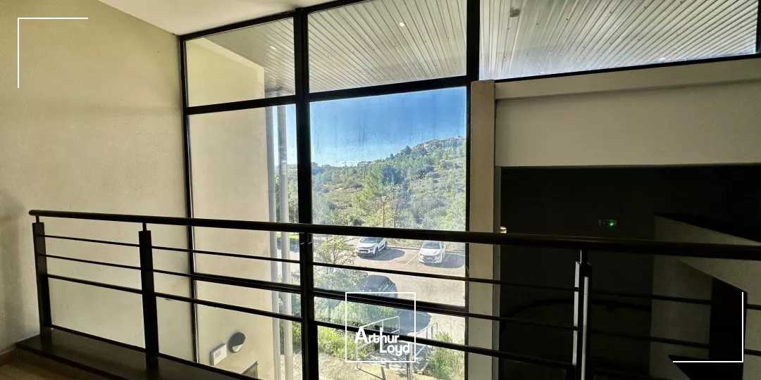 BAISSE DE PRIX ! Bureaux à louer avec un bel environnement naturel à Aix-en-Provence