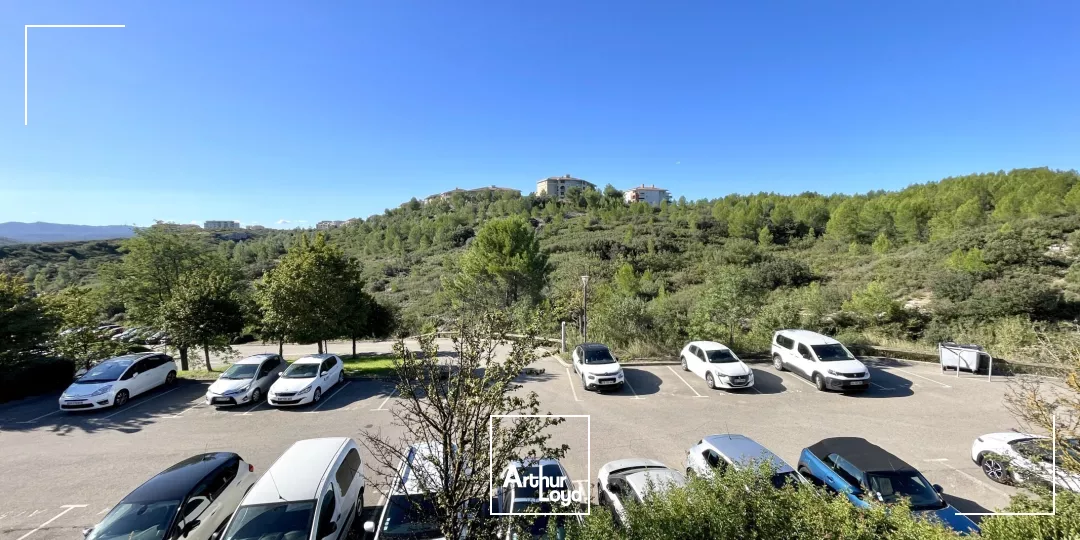 BAISSE DE PRIX ! Bureaux à louer avec un bel environnement naturel à Aix-en-Provence