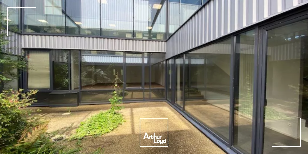 LOCAUX ACTIVITES 1285 M² LANNION