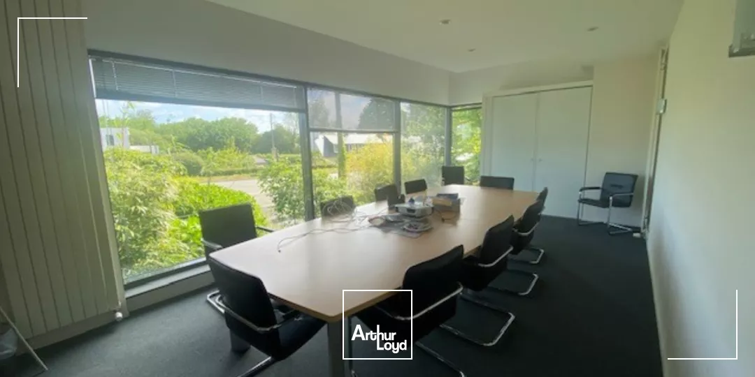 LOCAUX ACTIVITES 1285 M² LANNION