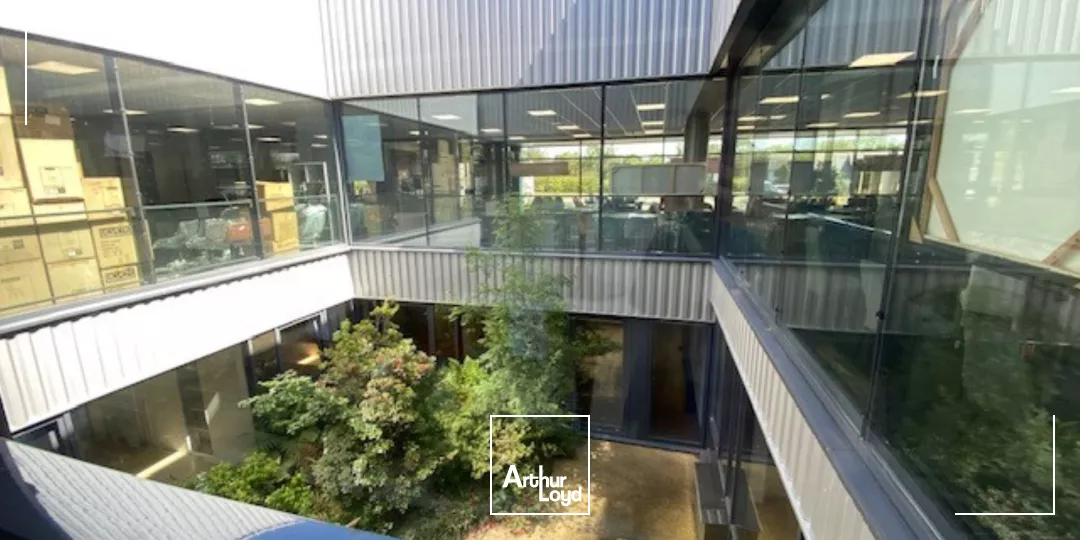 LOCAUX ACTIVITES 1285 M² LANNION