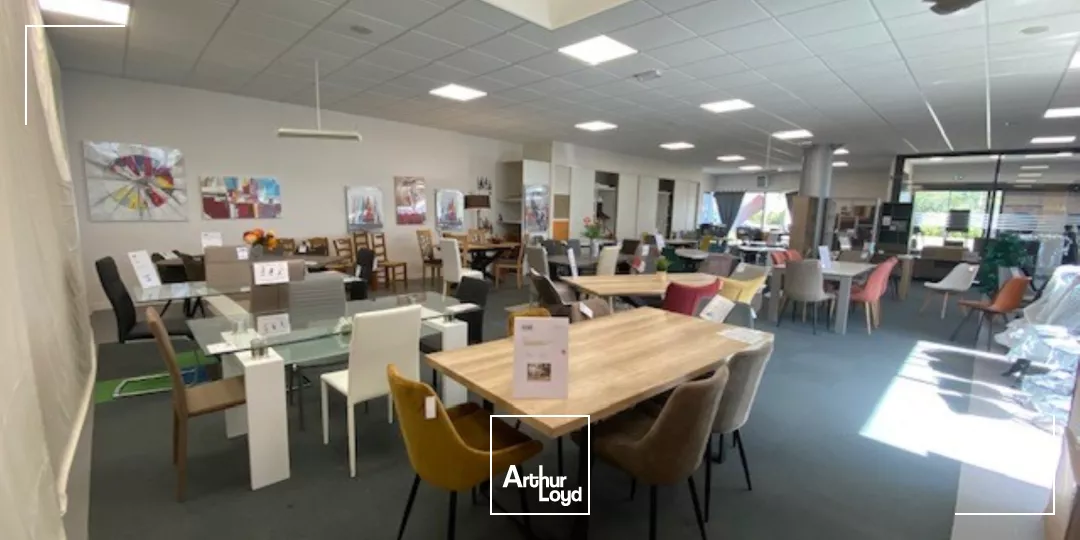 LOCAUX ACTIVITES 1285 M² LANNION