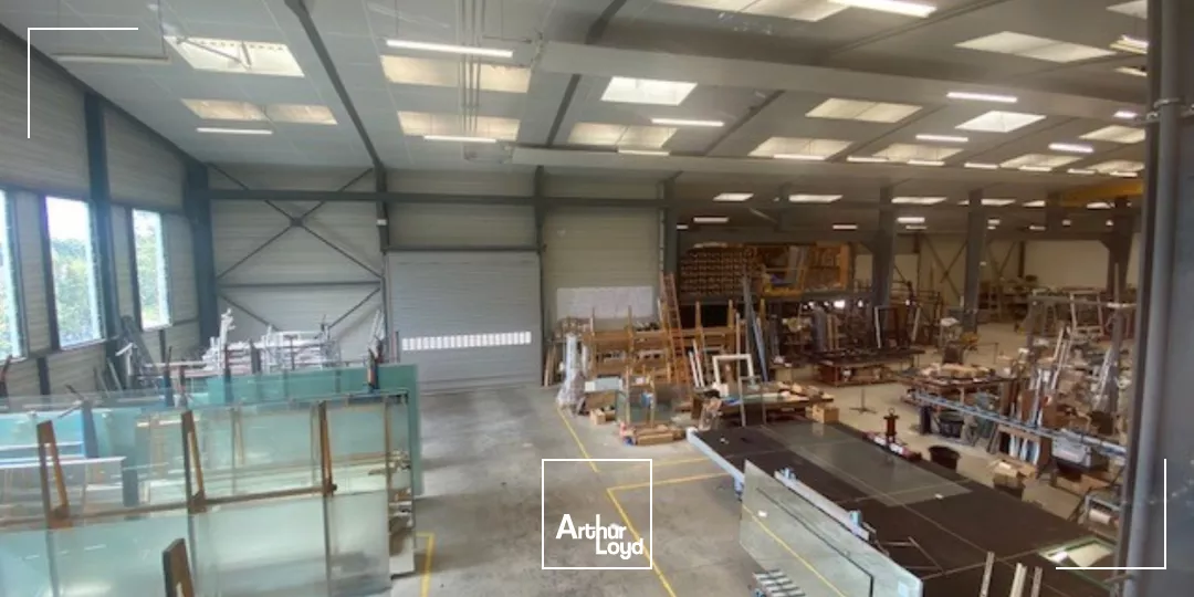 LOCAUX ACTIVITES 1285 M² LANNION