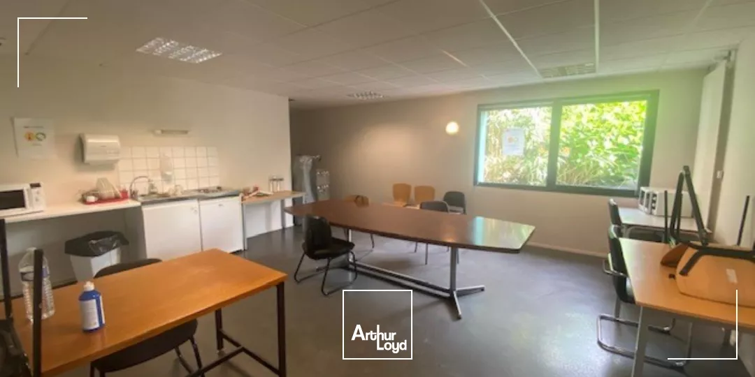 LOCAUX ACTIVITES 1285 M² LANNION
