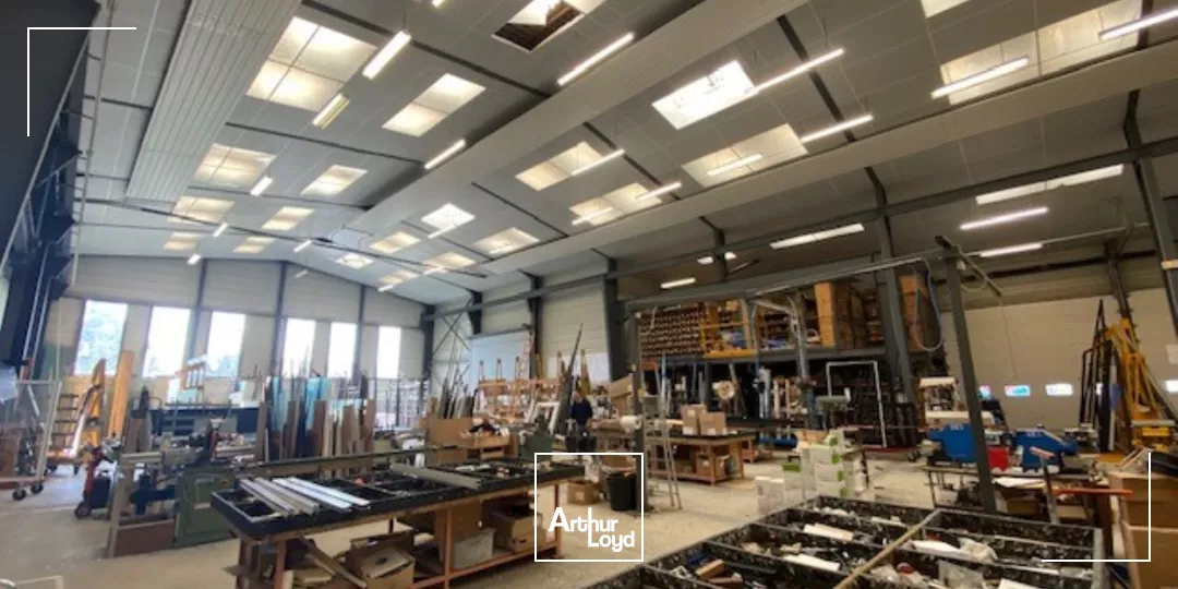 LOCAUX ACTIVITES 1285 M² LANNION