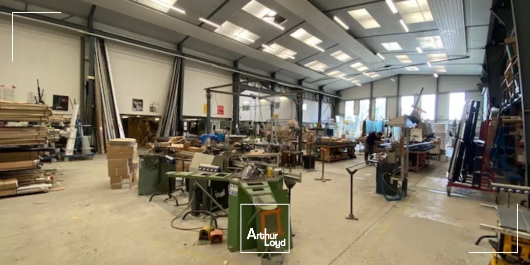 LOCAUX ACTIVITES 1285 M² LANNION