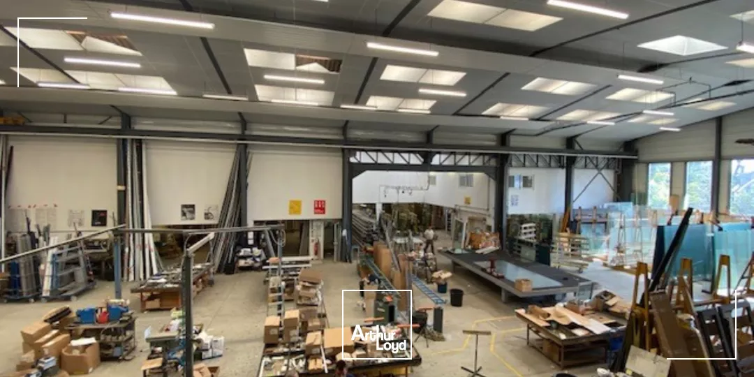 LOCAUX ACTIVITES 1285 M² LANNION