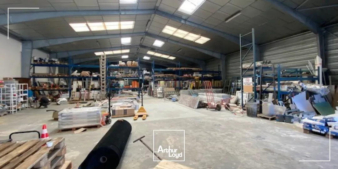 LOCAUX ACTIVITES 1285 M² LANNION