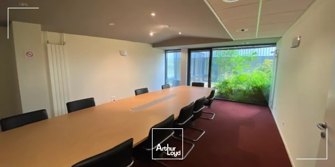 LOCAUX ACTIVITES 1285 M² LANNION