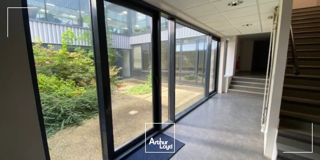LOCAUX ACTIVITES 1285 M² LANNION