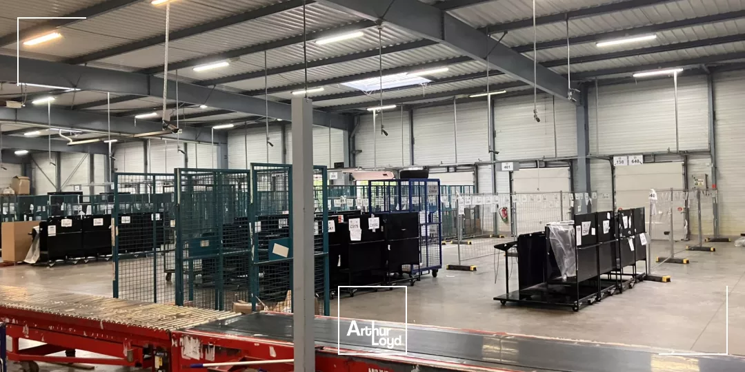 A louer messagerie indépendante tri face de 2800 m2 - Mitry Mory, Francilienne, accès rapide à l'aéroport Roissy Cdg