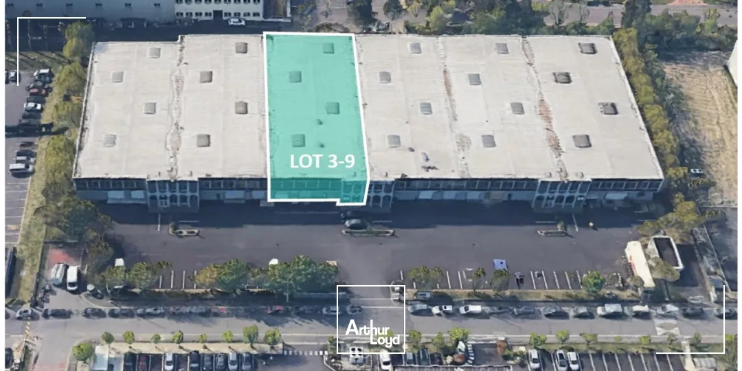 Location locaux d'activité 1 117 m² - Site clos et accessible à Saint-Denis Pleyel (A86, RER, métro)