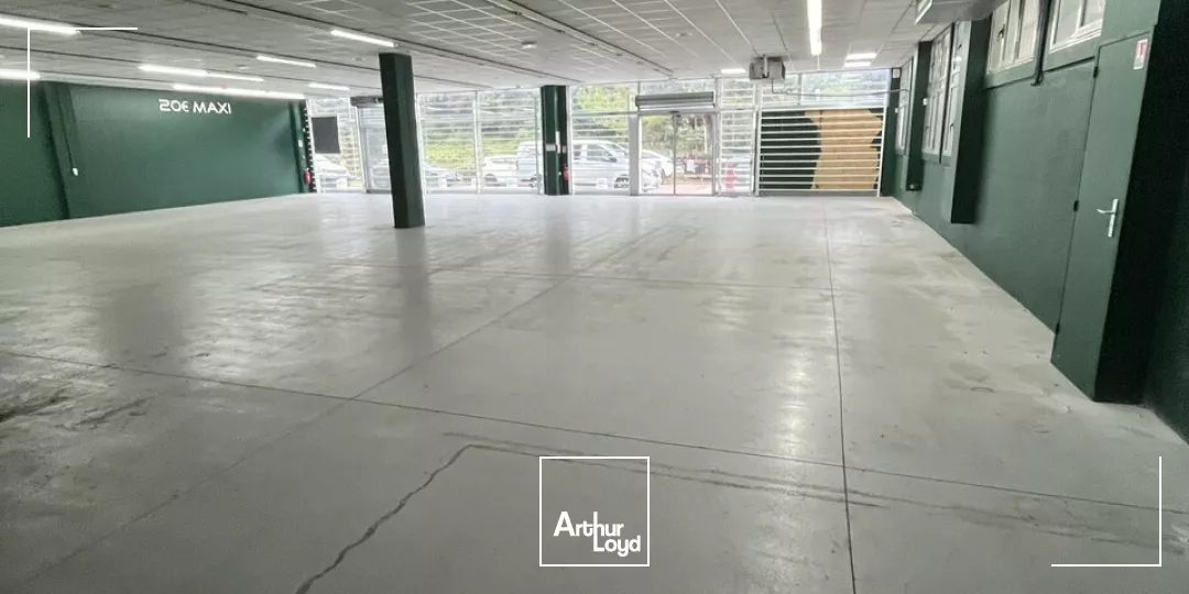 Location local commercial 480 m² - Vallauris