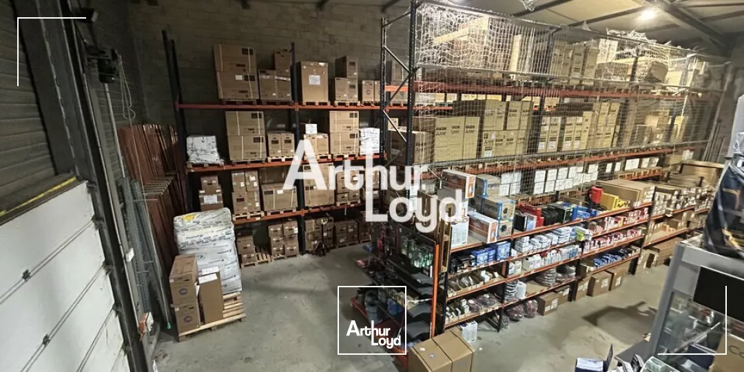 Locaux d'activité à louer 320 m² - Le Muy