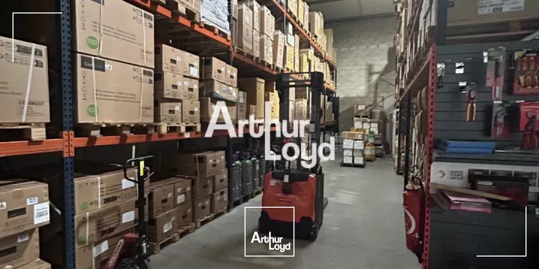 Locaux d'activité à louer 320 m² - Le Muy