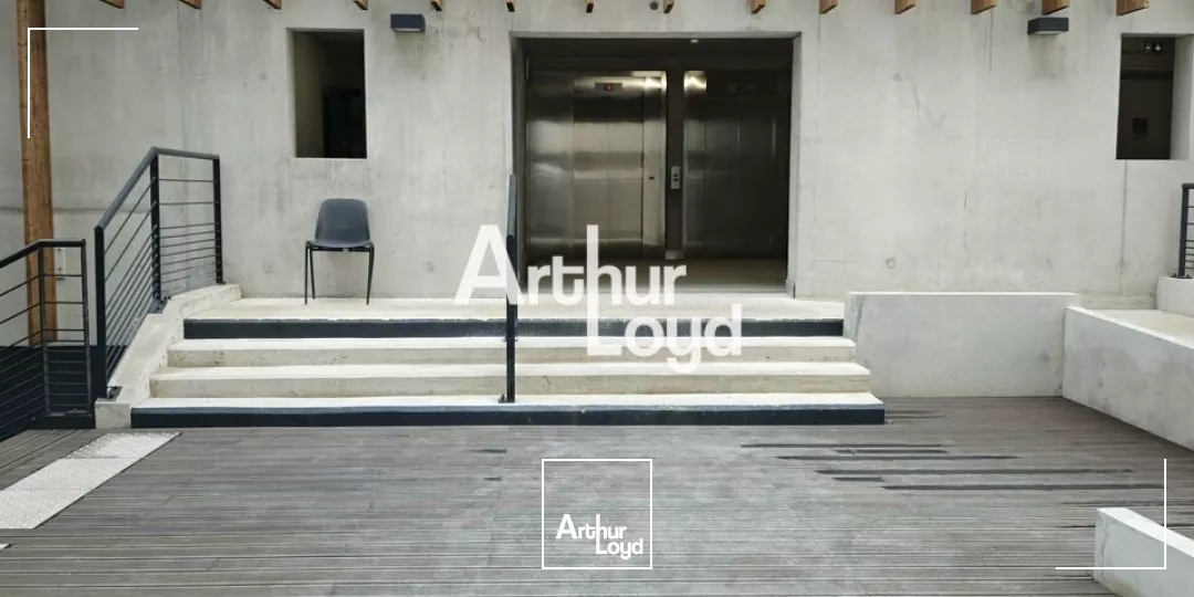 A LOUER SURFACE DE BUREAUX NEUFS AMENAGES DANS IMMEUBLE DERNIERE GENERATION