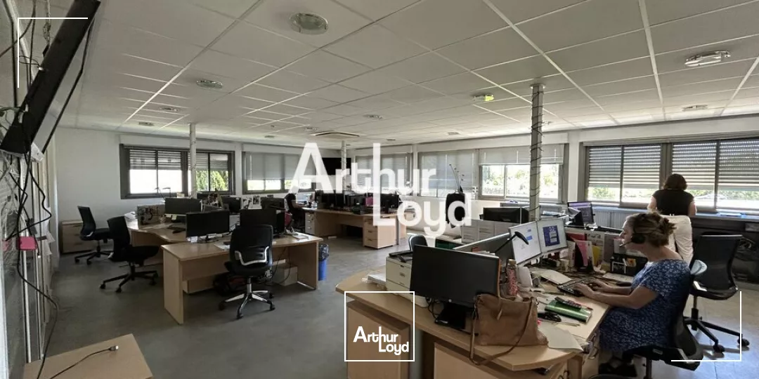 Location de bureaux 385 m² - Le Muy